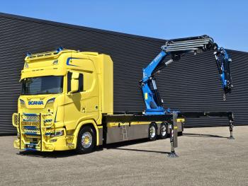 S580 V8 / 8x4 / FASSI 115 t/m CRANE / RETARDER